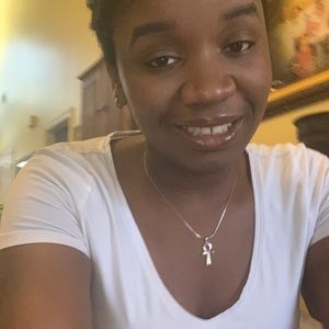 Meet your Posher, Courtni